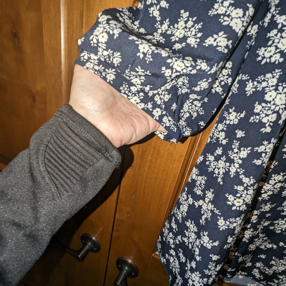 EMERY ROSE blouse - Picture 2 of 3